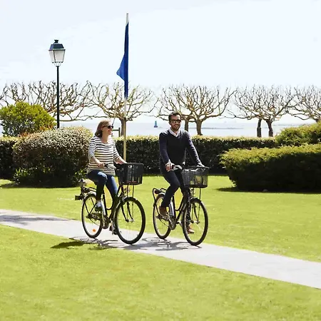 Le Castel Marie Louise Отель