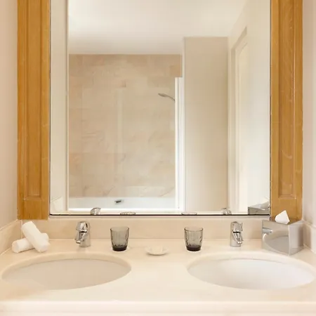 Le Castel Marie Louise Отель 5*