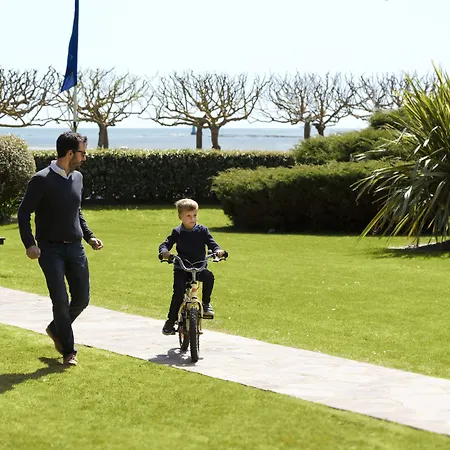 Le Castel Marie Louise Отель Ла-Боль-Эскублак