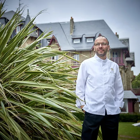 Le Castel Marie Louise Отель 5*