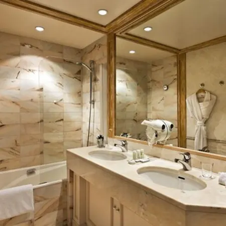 Отель Le Castel Marie Louise Ла-Боль-Эскублак