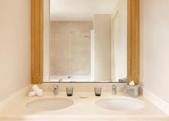 Le Castel Marie Louise Hotel 5*